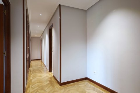 Продажа квартиры в Мадрид, Испания 4 спальни, 141м2 №120063 - фото 3