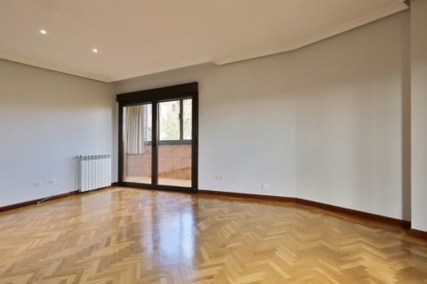 Продажа квартиры в Мадрид, Испания 4 спальни, 141м2 №120063 - фото 5