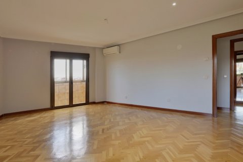 Продажа квартиры в Мадрид, Испания 4 спальни, 141м2 №120063 - фото 4