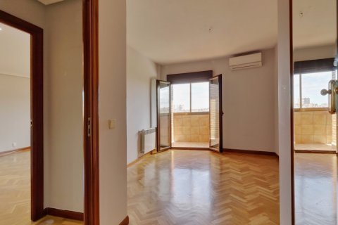 Продажа квартиры в Мадрид, Испания 4 спальни, 141м2 №120063 - фото 12
