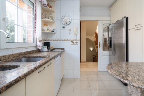 Huvila myytävänä Madrid, Espanja, 5 makuuhuonetta, 290 m2 No. 120406 - kuva 12