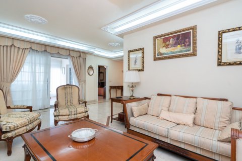 Huvila myytävänä Madrid, Espanja, 5 makuuhuonetta, 290 m2 No. 120406 - kuva 4
