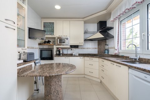 Huvila myytävänä Madrid, Espanja, 5 makuuhuonetta, 290 m2 No. 120406 - kuva 9