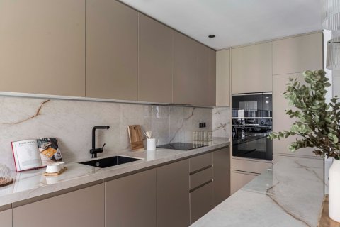 Продажа квартиры в Мадрид, Испания 3 спальни, 176м2 №122747 - фото 7