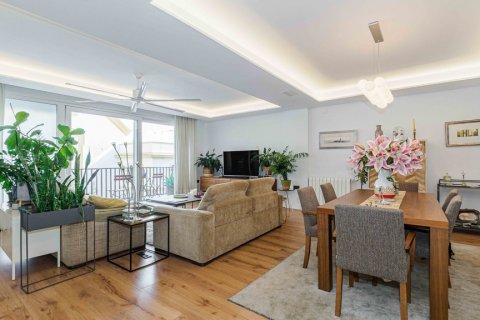 Продажа квартиры Севилья, Испания 3 спальни, 241м2 №120419 - фото 1