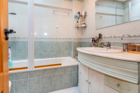 Продажа квартиры в Алкобендас, Мадрид, Испания 2 спальни, 66м2 №120555 - фото 17