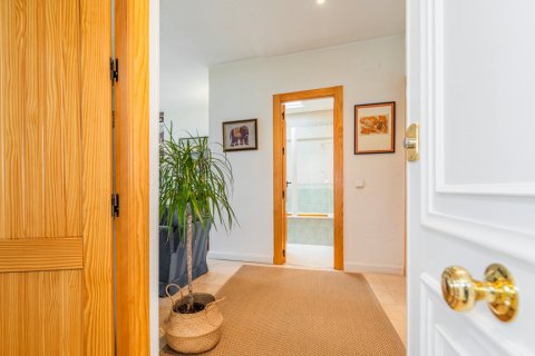 Продажа квартиры в Алкобендас, Мадрид, Испания 2 спальни, 66м2 №120555 - фото 1