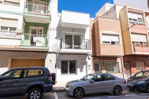 Townhouse zum Verkauf in Torrevieja, Alicante, Spanien 3 Schlafzimmer,  Nr. 131848 - Foto 2