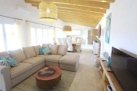 Villa for rent Sa Pobla, Mallorca, Spain 3 bedrooms, 236 sq.m. No. 131059 - photo 9