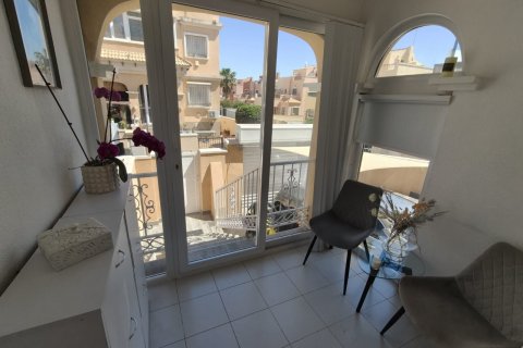 Huvila myytävänä Villamartin, Alicante, Espanja, 3 makuuhuonetta, 96 m2 No. 129453 - kuva 2