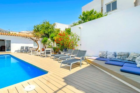Townhouse for sale Port De Pollenca, Mallorca, Spain 7 bedrooms, 393 sq.m. No. 128871 - photo 2