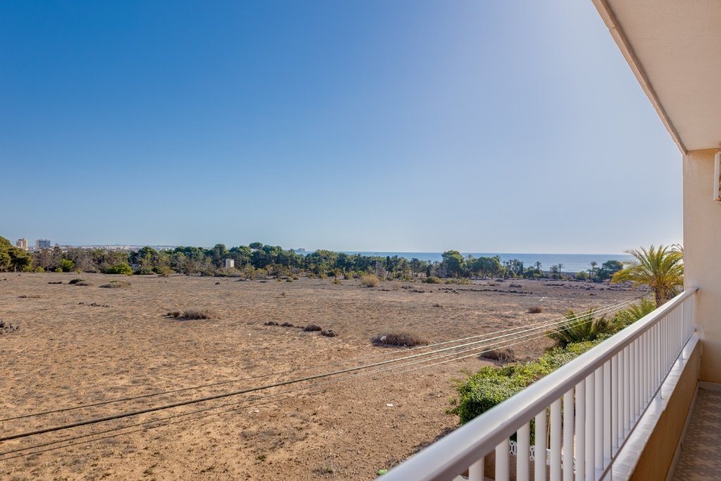 Appartamento a Punta Prima, Alicante, Spagna 2 camere da letto, 75 mq. N° 131075