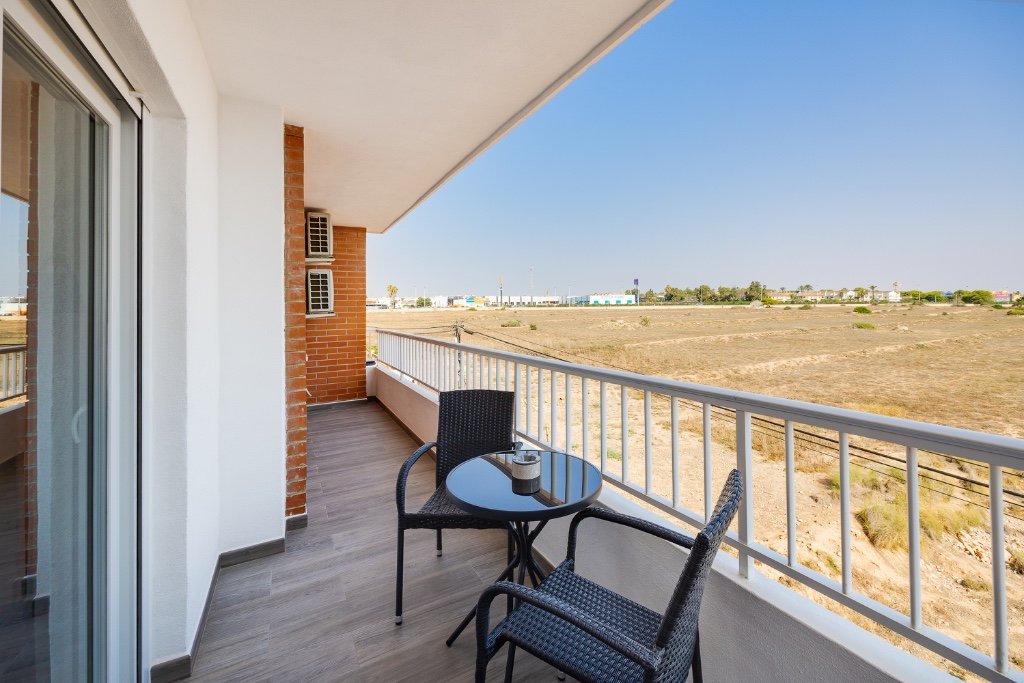 Appartamento a Punta Prima, Alicante, Spagna 2 camere da letto, 75 mq. N° 131075