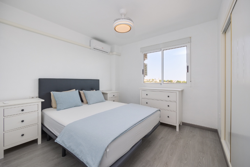 Appartamento a Punta Prima, Alicante, Spagna 2 camere da letto, 75 mq. N° 131075