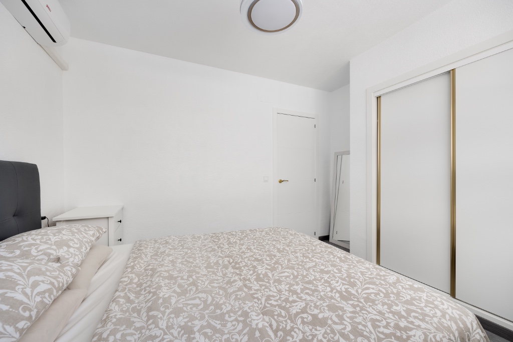 Appartamento a Punta Prima, Alicante, Spagna 2 camere da letto, 75 mq. N° 131075