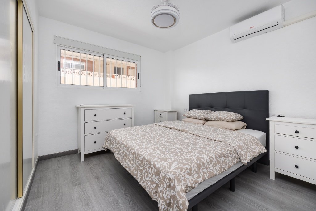 Appartamento a Punta Prima, Alicante, Spagna 2 camere da letto, 75 mq. N° 131075