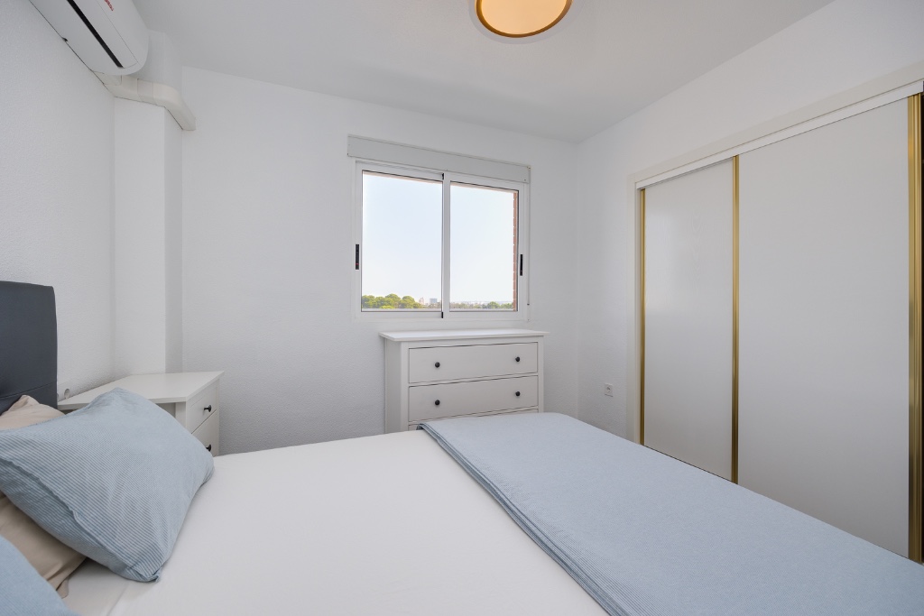 Appartamento a Punta Prima, Alicante, Spagna 2 camere da letto, 75 mq. N° 131075