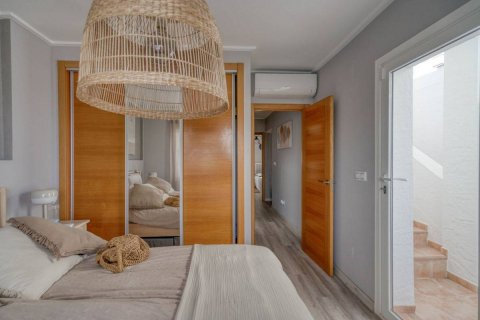 Huoneisto myytävänä Los Balcones, Alicante, Espanja, 3 makuuhuonetta, 115 m2 No. 125853 - kuva 17