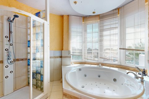 Villa for sale Alicante, Spain 5 bedrooms, 220 sq.m. No. 125972 - photo 20