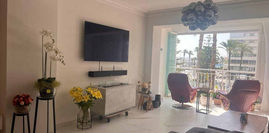 Apartment Torrevieja, Alicante, Espagne 3 chambres, 105 m2 No. 125349