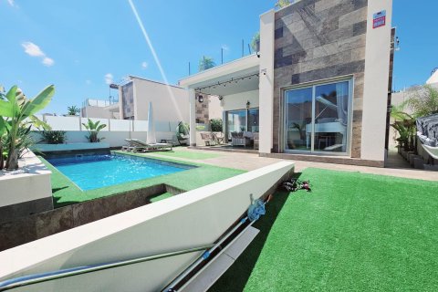Villa till salu Villamartin, Alicante, Spanien 5 sovrum, 150 kvm. Nr. 125345 - foto 1
