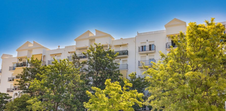 Квартира в Эстепона, Малага, Испания 3 спальни, 99м2 №124509
