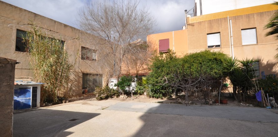 Townhouse Petrer, Alicante, Spain 12 bedrooms, 700 sq.m. No. 125631