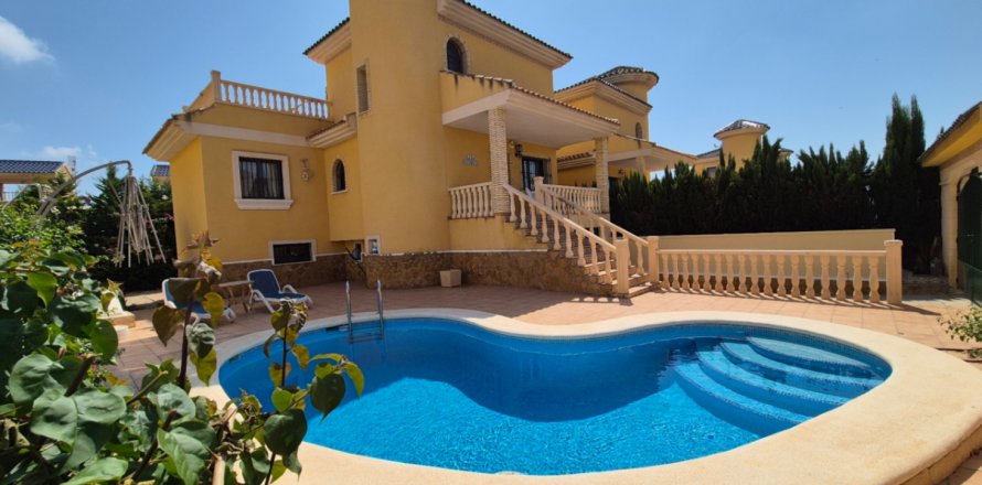 Villa Alicante, Spanien 3 Schlafzimmer, 195 m2 Nr. 129055