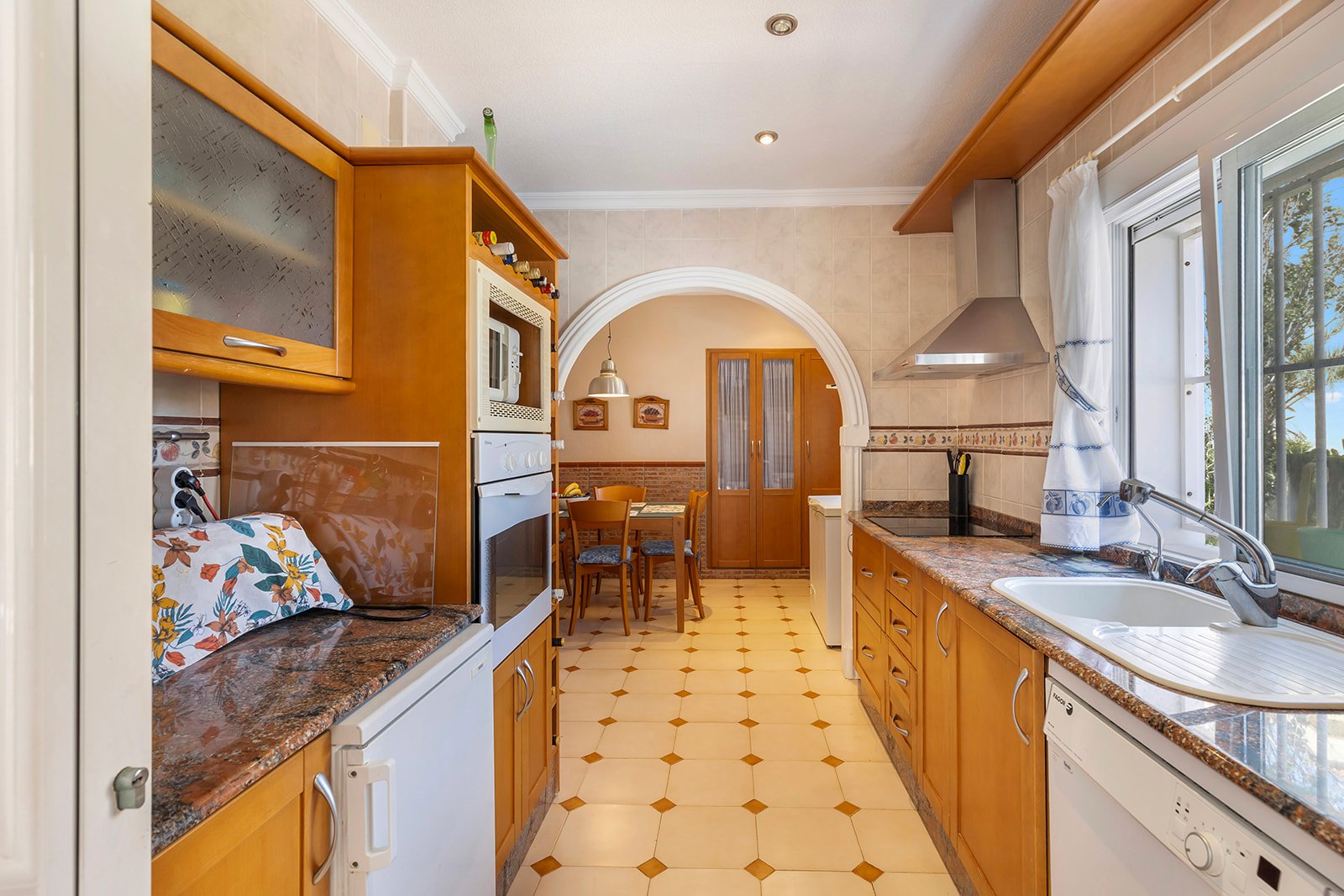 Villa a Torrevieja, Alicante, Spagna 4 camere da letto, 141 mq. N° 129053