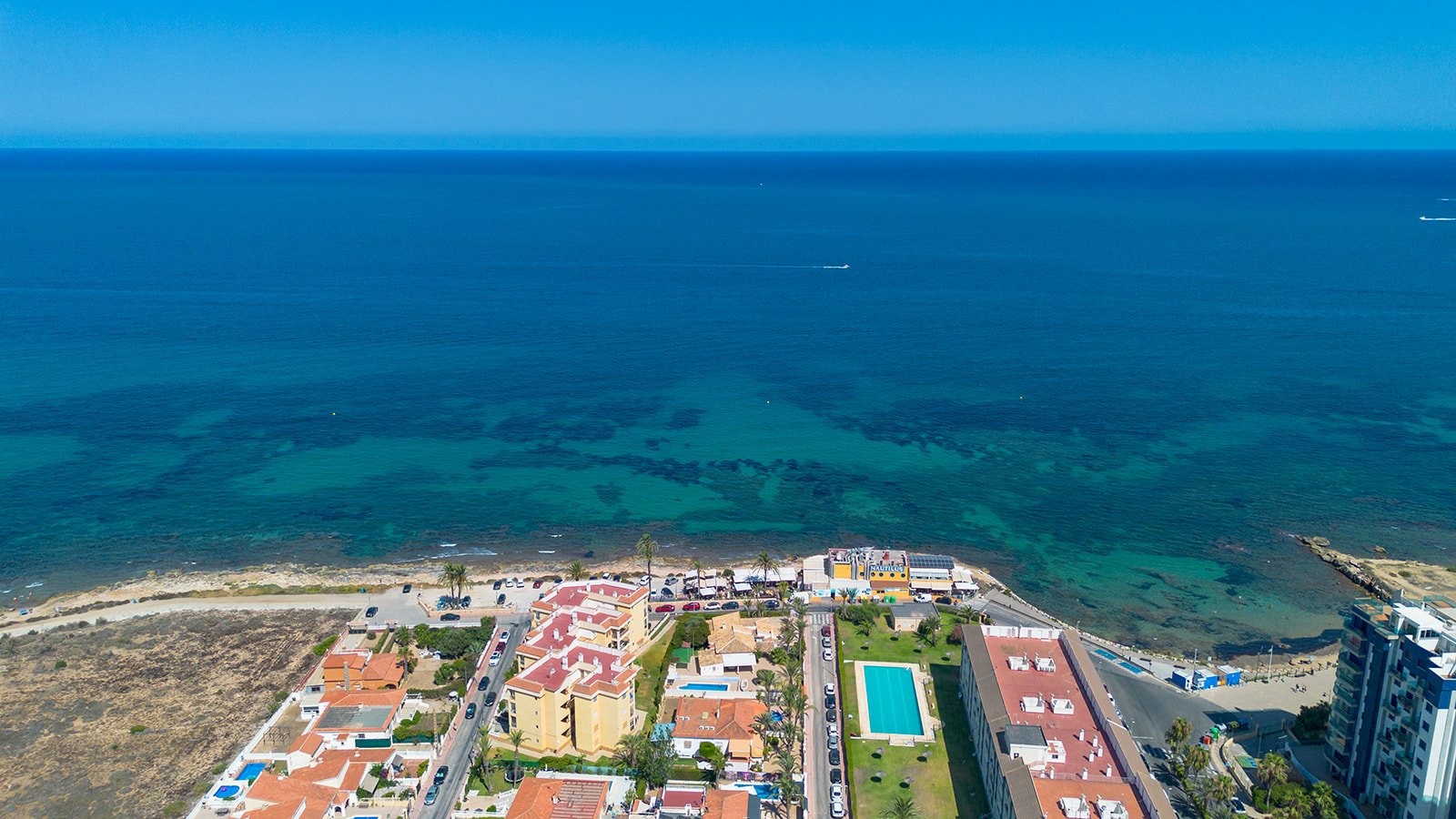 Villa a Torrevieja, Alicante, Spagna 4 camere da letto, 141 mq. N° 129053