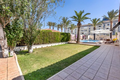 Продажа виллы Торревьеха, Аликанте, Испания 4 спальни, 141м2 №129053 - фото 25