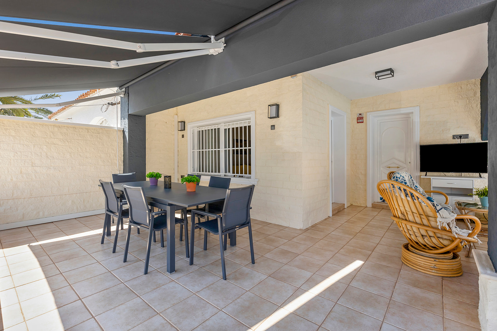 Villa a Torrevieja, Alicante, Spagna 4 camere da letto, 141 mq. N° 129053
