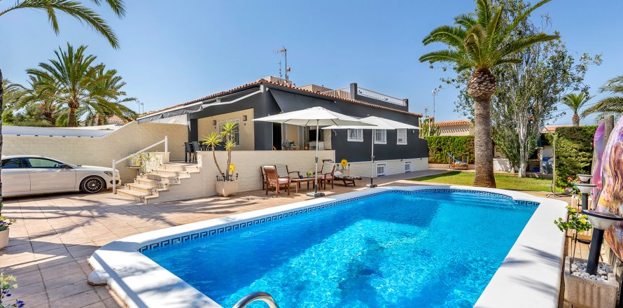 Villa Torrevieja, Alicante, Spānijā 4 istabas, 141 m2 Nr. 129053