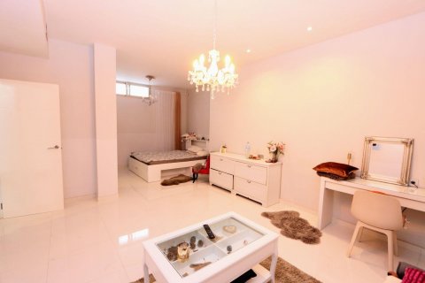 Villa for sale Villamartin, Alicante, Spain 5 bedrooms, 243 sq.m. No. 125464 - photo 27