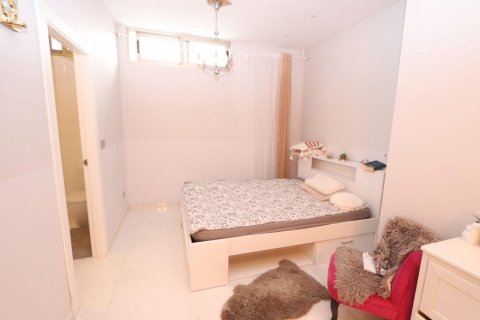 Villa for sale Villamartin, Alicante, Spain 5 bedrooms, 243 sq.m. No. 125464 - photo 30