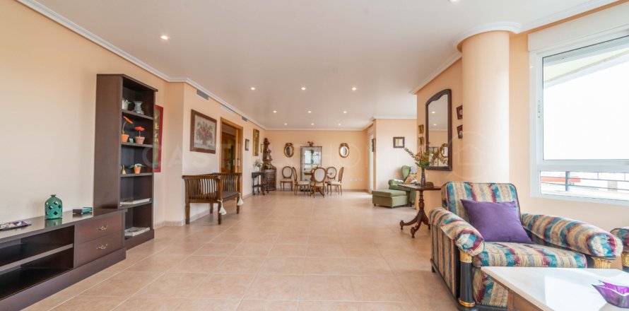 Apartment Torrevieja, Alicante, Spain 5 bedrooms, 212 sq.m. No. 125465