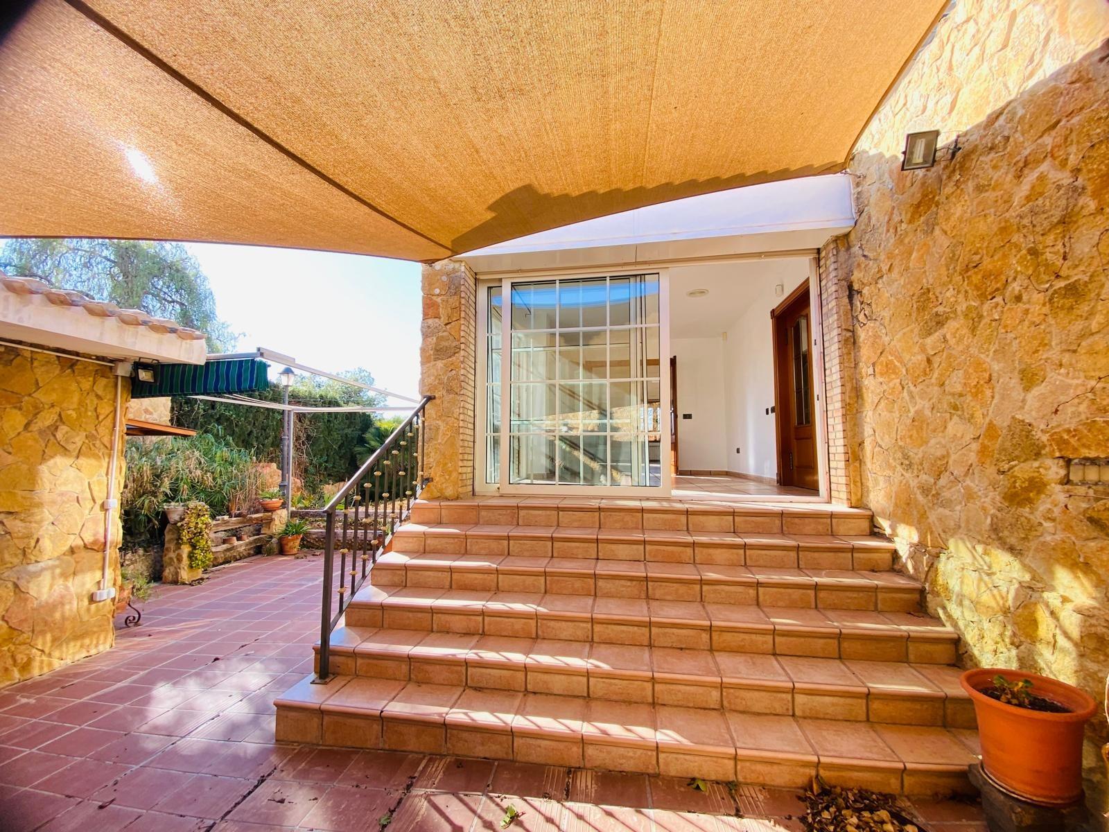 Villa in La Florida, Alicante, Spain 2 bedrooms, 304 sq.m. No. 125412