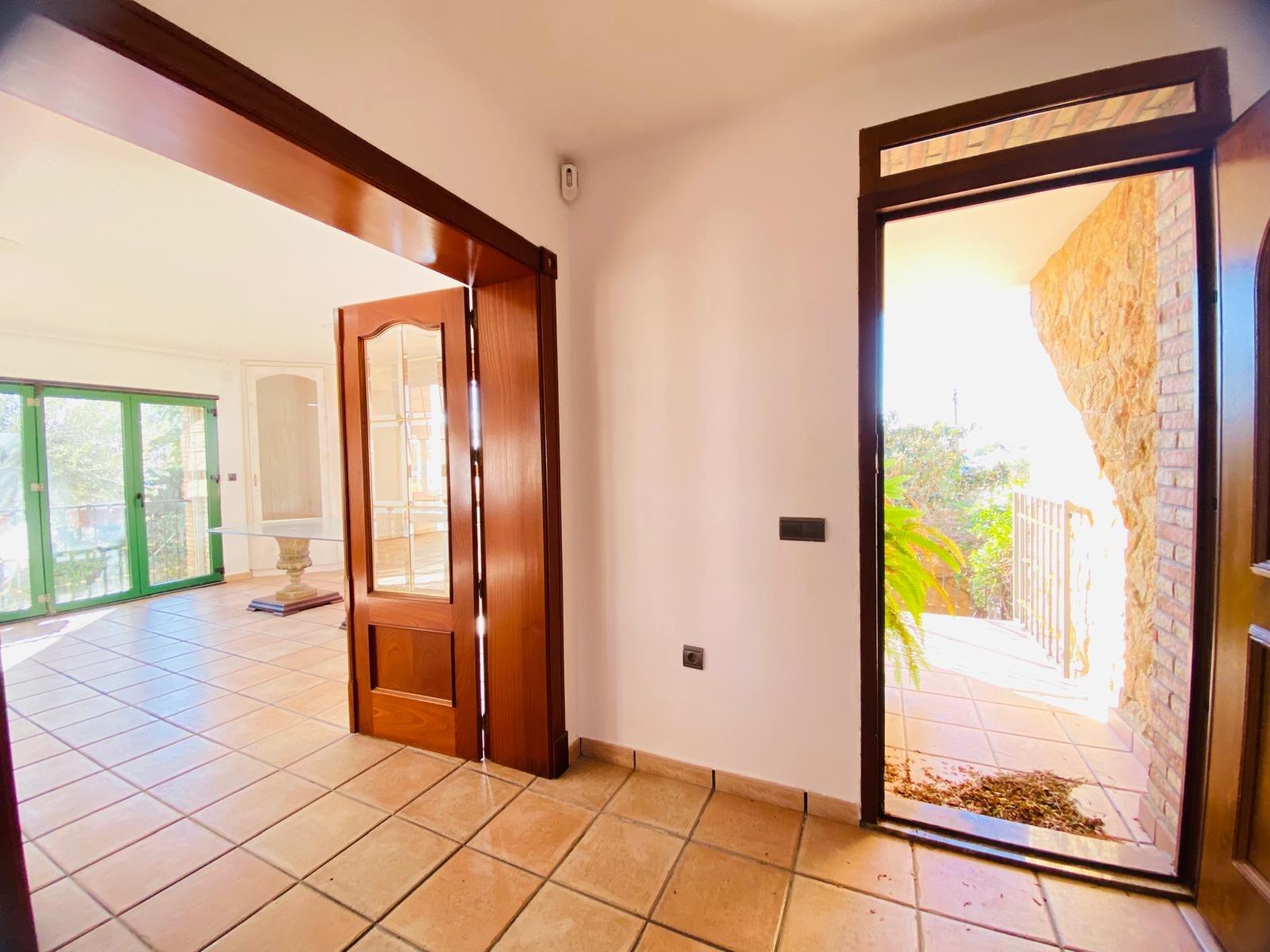 Villa in La Florida, Alicante, Spain 2 bedrooms, 304 sq.m. No. 125412