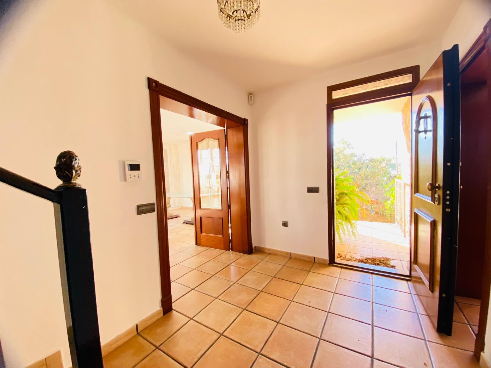 Villa in La Florida, Alicante, Spain 2 bedrooms, 304 sq.m. No. 125412