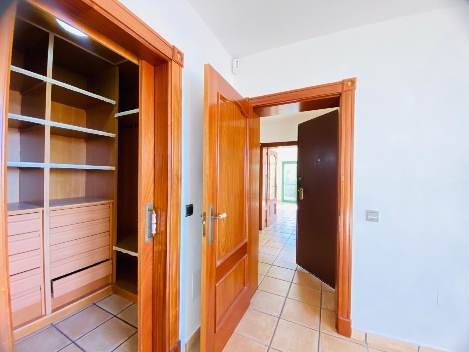 Villa in La Florida, Alicante, Spain 2 bedrooms, 304 sq.m. No. 125412
