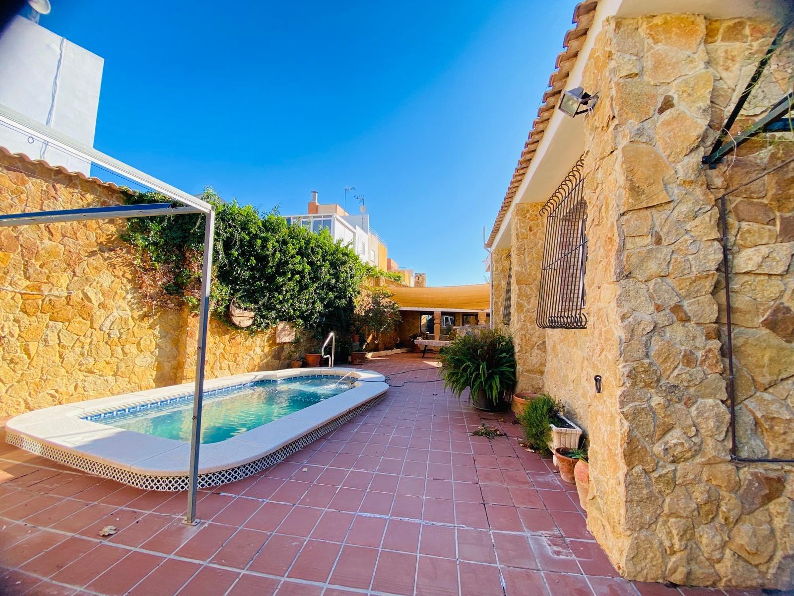 Villa in La Florida, Alicante, Spain 2 bedrooms, 304 sq.m. No. 125412