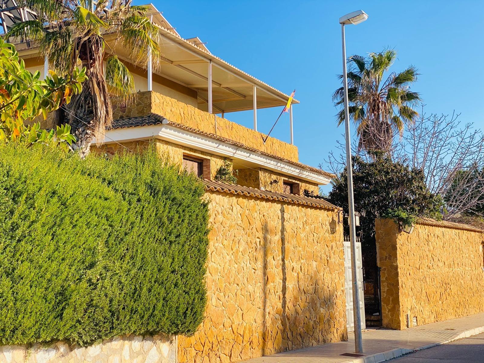 Villa in La Florida, Alicante, Spain 2 bedrooms, 304 sq.m. No. 125412