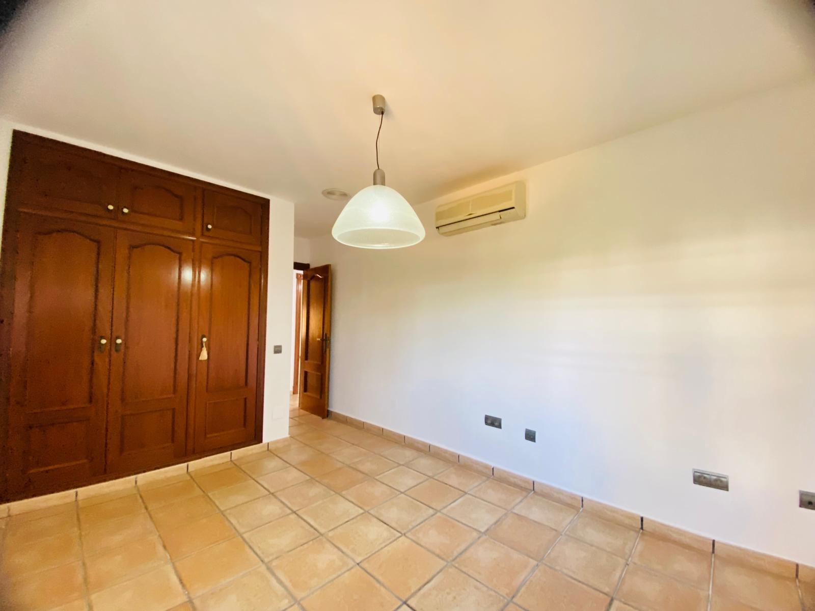Villa in La Florida, Alicante, Spain 2 bedrooms, 304 sq.m. No. 125412