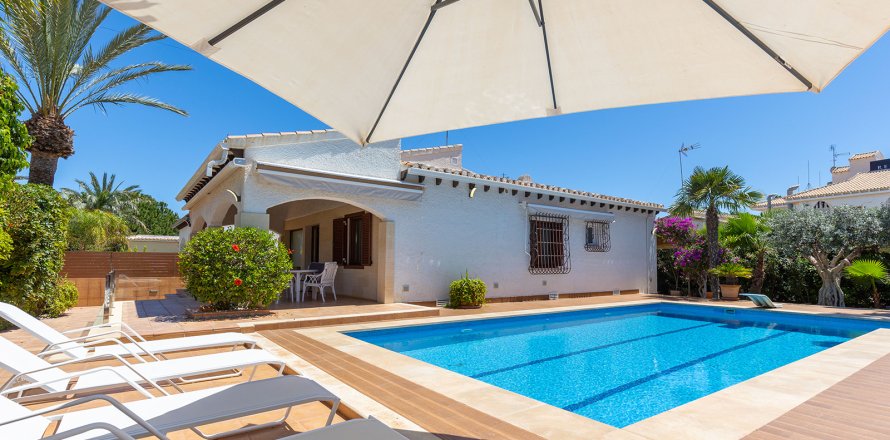 Villa à Punta Prima, Alicante, Espagne 4 chambres, 168 m2 No. 127724