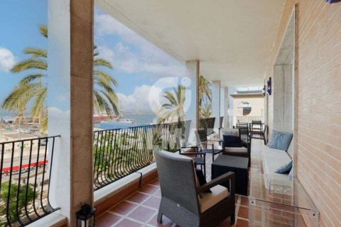 Apartamento en venta Cádiz, España 6 dormitorios, 400 m2 No. 122433 - foto 1