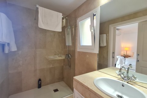 Apartment for rent Illetes (Ses), Mallorca, Spain 2 bedrooms, 100 sq.m. No. 130924 - photo 13