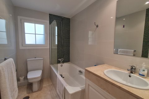 Apartment for rent Illetes (Ses), Mallorca, Spain 2 bedrooms, 100 sq.m. No. 130924 - photo 17
