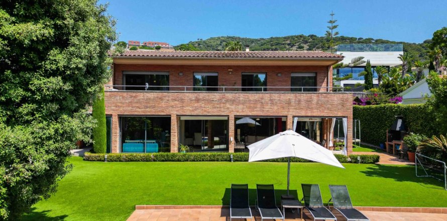 House Sant Iscle de Vallalta, Barcelona, Espagne 6 chambres, 586 m2 No. 130386