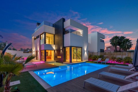 Продажа виллы Торревьеха, Аликанте, Испания 3 спальни, 126м2 №125592 - фото 1