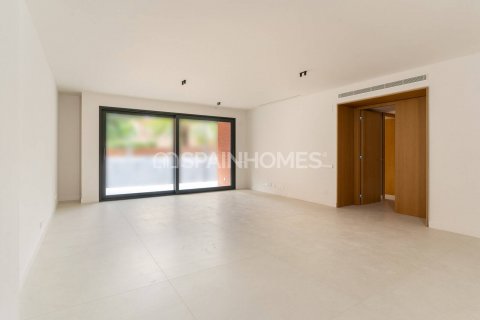 Apartment à vendre Barcelona, Espagne, 4 chambres, 148 m2 No. 132743 - photo 2